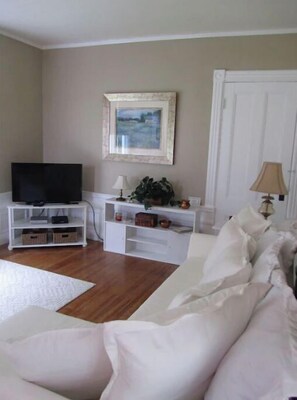 TV, books - Cottage on Friar's Bay (Welshpool)