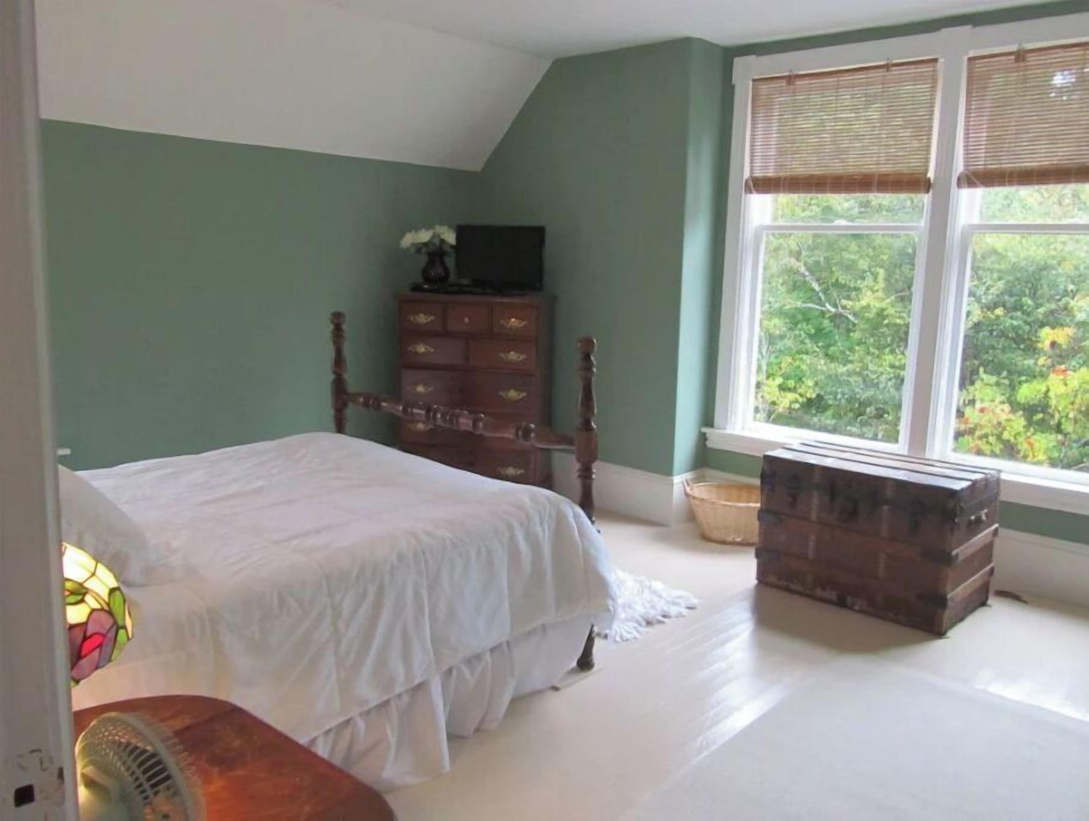 4 bedrooms, free WiFi, bed sheets