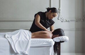 Deep-tissue massages, Swedish massages, prenatal massages - ULIV Edgar Allan Poe (Mexico City)