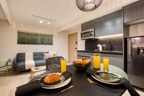 Deluxe Apartment | Dining room - ULIV Edgar Allan Poe (Mexico City)