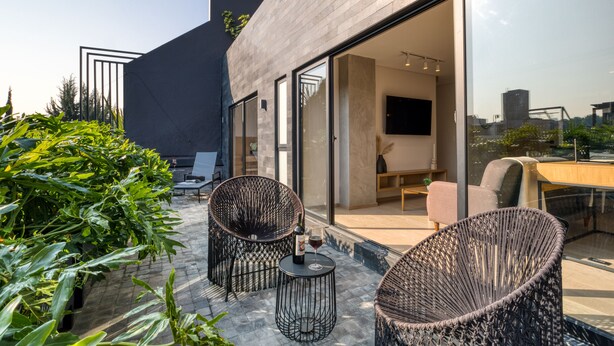 Apartment with Huge Terrace | 테라스/파티오