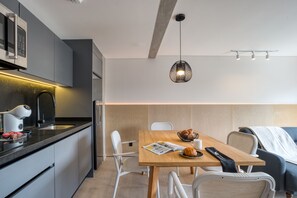 Apartment with Huge Terrace | Sala de jantar