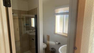 Kamar Eksklusif, Beberapa Tempat Tidur | Kamar mandi | Perlengkapan mandi gratis, pengering rambut, handuk, dan sabun