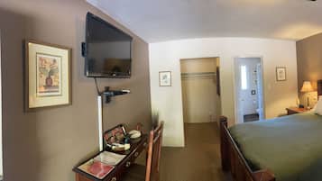 Camera Standard, 1 letto queen | Copriletto in piuma, tende oscuranti, lenzuola