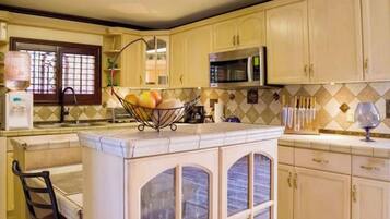 Microwave, oven, stovetop, coffee/tea maker