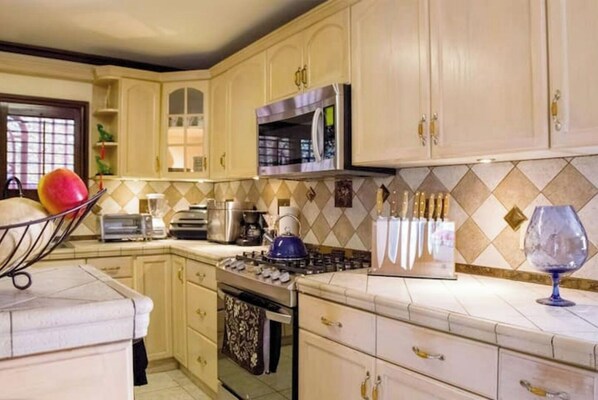 Microwave, oven, stovetop, coffee/tea maker