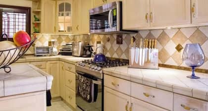 USA Otay Border-1 min from the US border