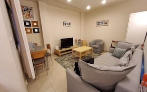 Living area - Cosy apartment 5 minutes from the beach (Tel Aviv-Yafo)