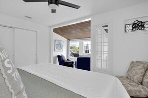 3 bedrooms, desk, iron/ironing board, free WiFi - St Augustine Amazing Oceanfront with balcony. Ten minutes to night of lights (ST AUGUSTINE)