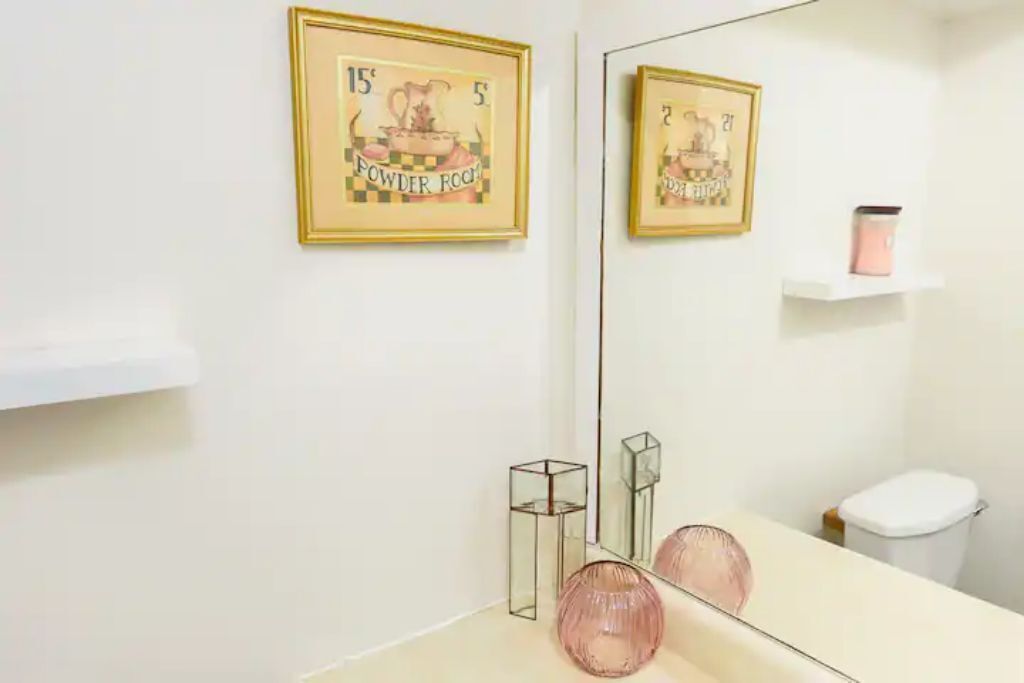 Kombination af bruser/badekar, håndklæder, Sæbe, Shampoo