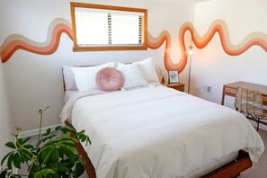 4 bedrooms, desk, WiFi, bed sheets - Retro home minutes from downtown Denver (Denver)