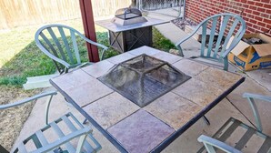 A patio with a square table, four chairs, and a small fire feature. - Retro home minutes from downtown Denver (Denver)