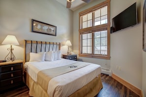 Kondominium, 1 kamar tidur (with Murphy Bed) | Didekorasi berbeda-beda dan dilengkapi dengan perabotan berbeda-beda