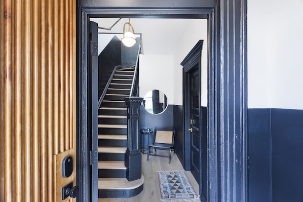 المنشأة من الداخل