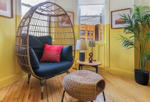 Smart TV, offices - Spacious 3BR/2BA• 10 min to PATH to NYC• Sleeps 6 (Jersey City)