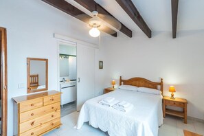 2 chambres, fer et planche Ă repasser, accĂšs Ă Internet, literie fournie