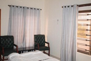Deluxe Room | Living area - Holyzen Guest House Islamabad (Islamabad)