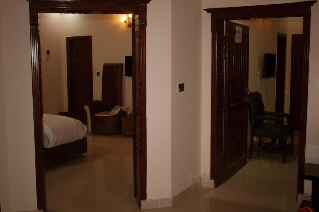 Deluxe Room | Iron/ironing board, free WiFi