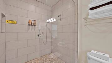 Shower, jetted bath, hair dryer, towels