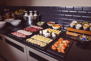 매일 뷔페 아침 식사 유료