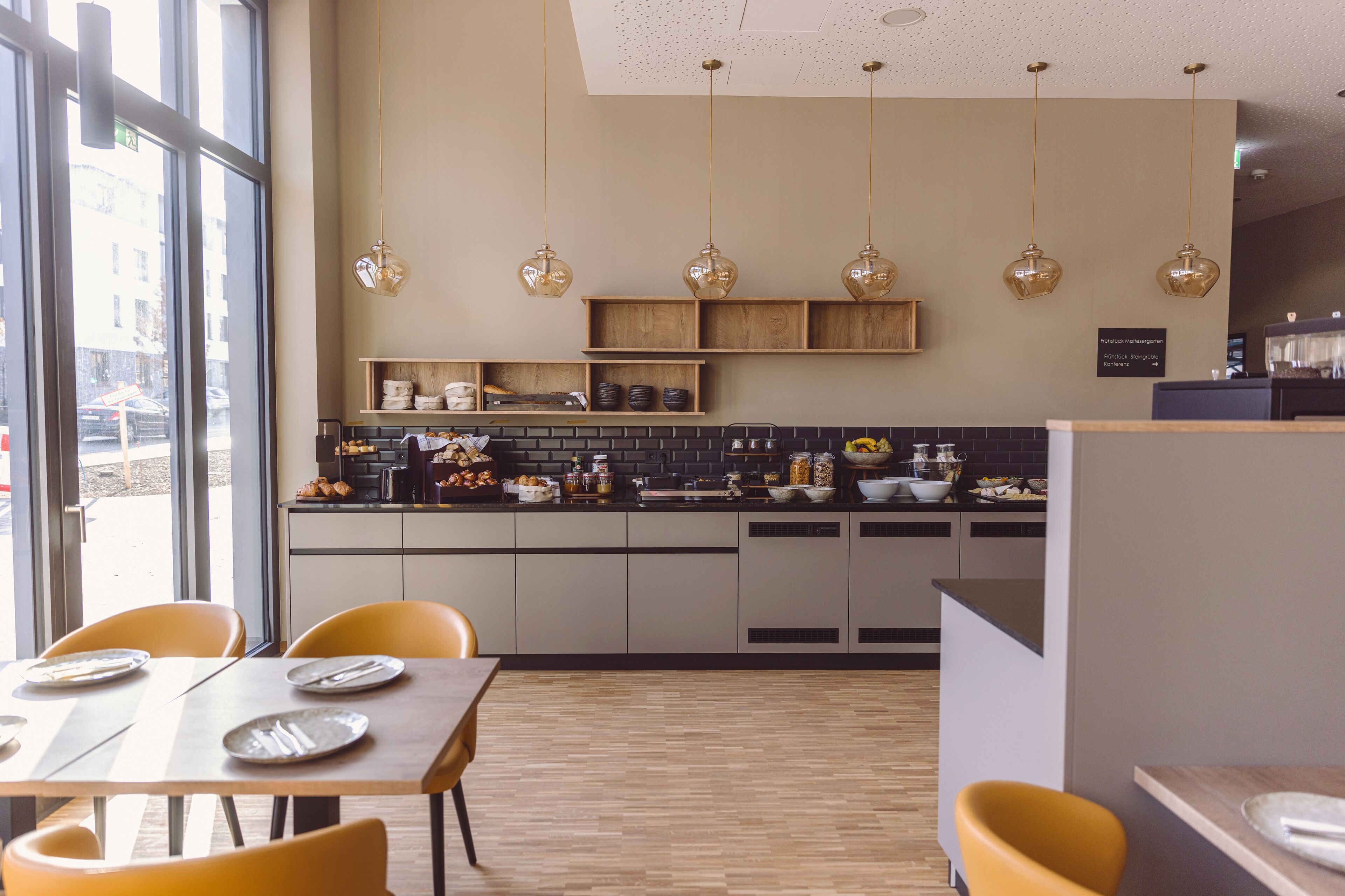 Petit déjeuner buffet servi tous les jours en supplément