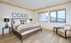 3 slaapkamers, een strijkplank/strijkijzer, wifi, beddengoed