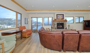 Televisie en een open haard