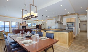 Dining - Top-Floor Ski-In/Out Condo with Fireplace, Mountain Views & Peloton Access.Close (Big Sky)