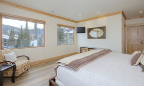 3 bedrooms, iron/ironing board, WiFi, bed sheets - Top-Floor Ski-In/Out Condo with Fireplace, Mountain Views & Peloton Access.Close (Big Sky)
