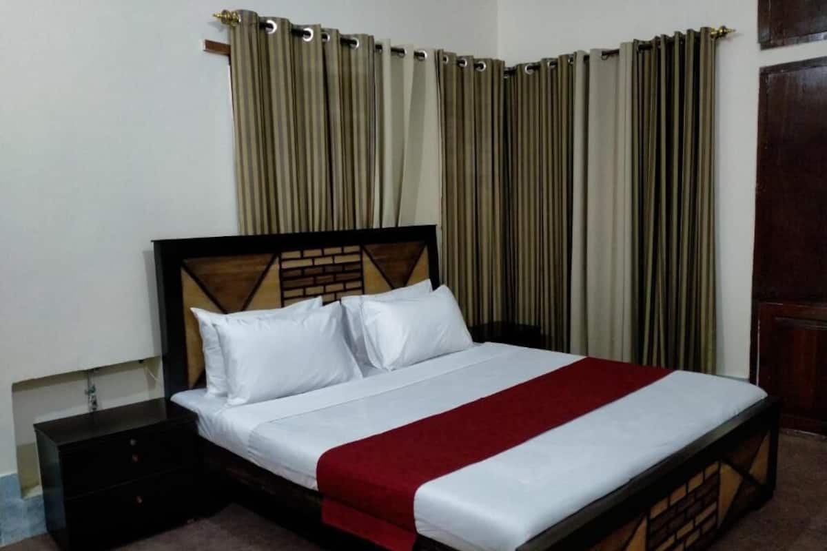 Deluxe Double Room | Free WiFi, bed sheets