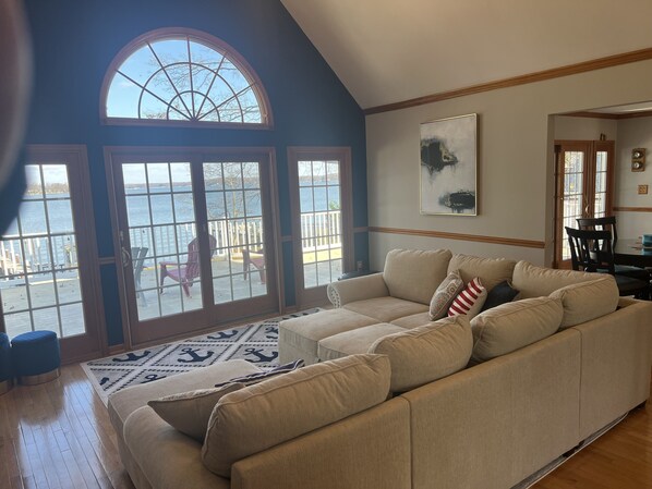 Smart-TV, Videospiele, Bücher, Stereoanlage