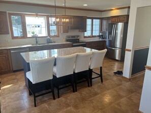 雪櫃、微波爐、焗爐、爐具