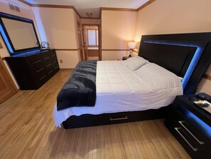 5 bedrooms, desk, free WiFi, bed sheets