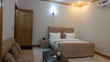 Iron/ironing board, free WiFi