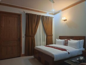 Deluxe Room | Iron/ironing board, free WiFi - Paradise Palace Islamabad (Islamabad)