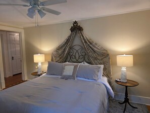 3 habitaciones, escritorio, tabla de planchar con plancha y wifi gratis 