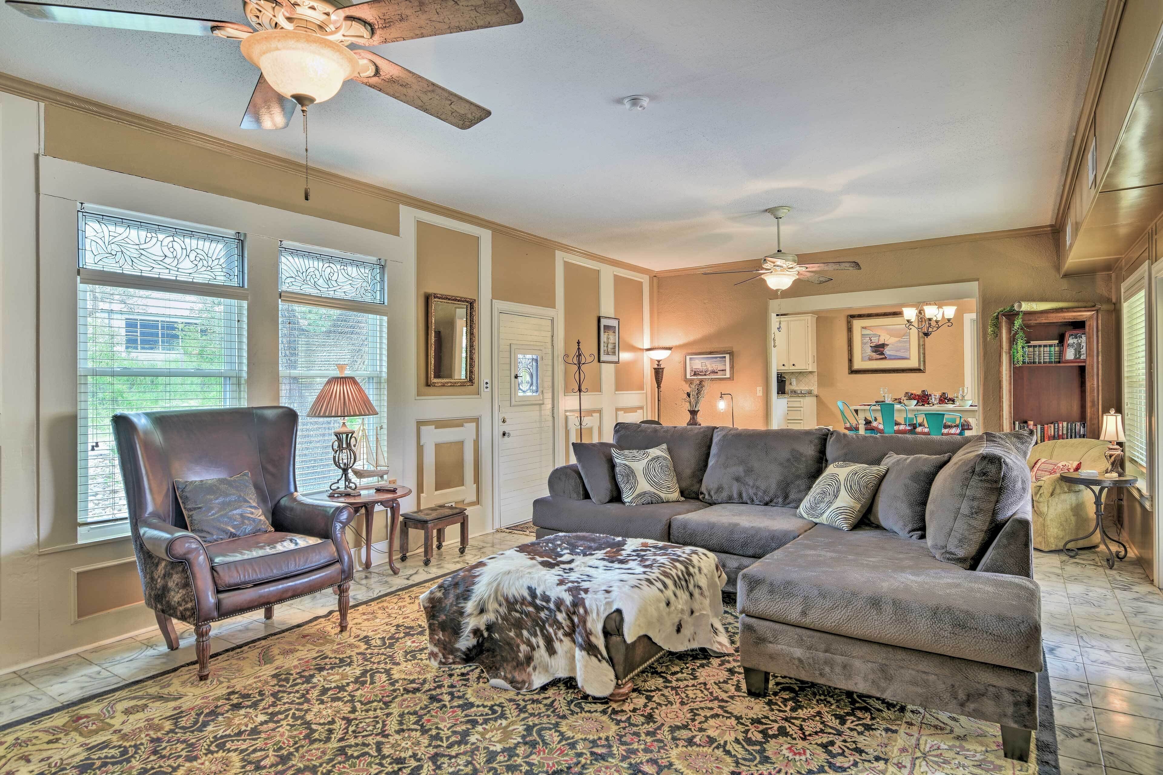 'Coastal Cove' w/ Private Deck, 4 Mi to Beach