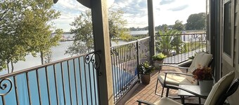 Kalua Lake Loft ! 1 Bedroom - 1.5 Bath Overlooking Lake Dora