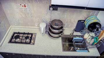 Fridge, microwave, stovetop, electric kettle