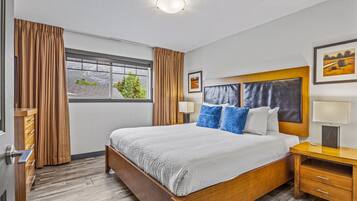 3 chambres, bureau, fer et planche Ă repasser, lit parapluie