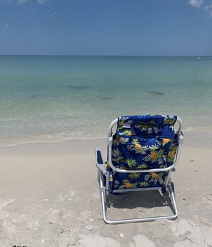 Plage à proximité, chaises longues