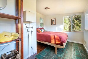 2 bedrooms, memory foam beds, travel crib, WiFi