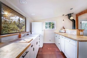 Cafetera y tetera y licuadora