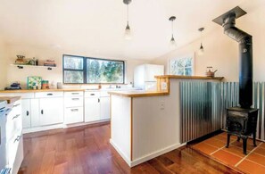 Coffee/tea maker, blender