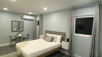 1 bedroom, in-room safe, iron/ironing board, travel cot