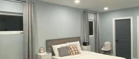 1 bedroom, in-room safe, iron/ironing board, travel cot