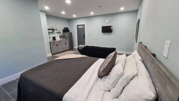 1 bedroom, in-room safe, iron/ironing board, travel cot