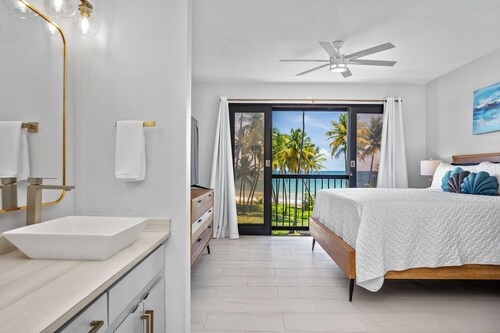 31 yards from the beach • Private rooftop villa in exclusive neighborhood