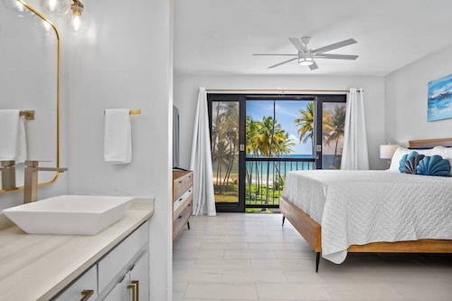 31 yards from the beach • Private rooftop villa in exclusive neighborhood