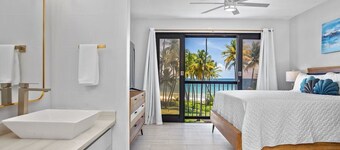 31 yards from the beach • Private rooftop villa in exclusive neighborhood